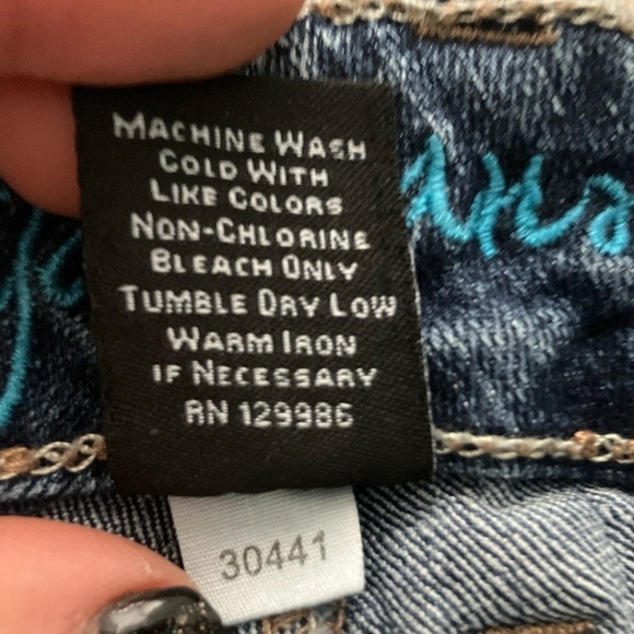 Ariya Distressed Long Rolled Up Jean Shorts Juniors Size 5/6 - Picture 5 of 8